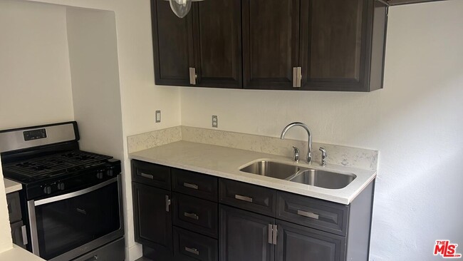 Foto del edificio - 2820 W 8th St