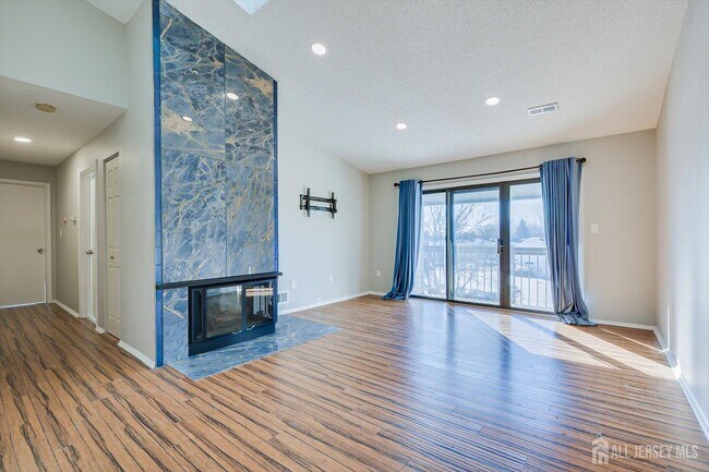 Foto del edificio - 344 Danbury Ln