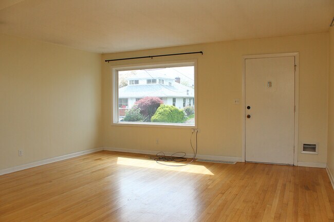 Foto del edificio - 26 NE 56th Ave