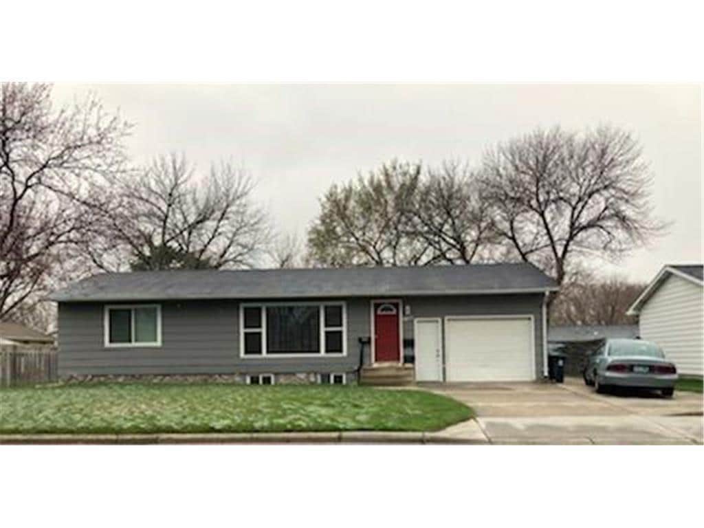 Primary Photo - 605 Pleasant Ave