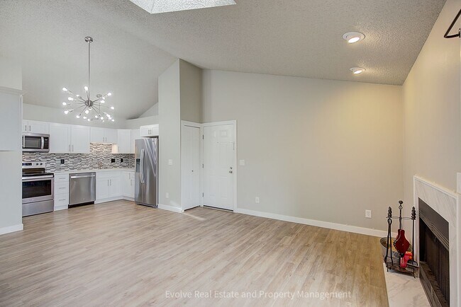 Foto del edificio - Evolve Real Estate: Top-Floor Condo in Prime Denver Location-Near DTC Available May 1st