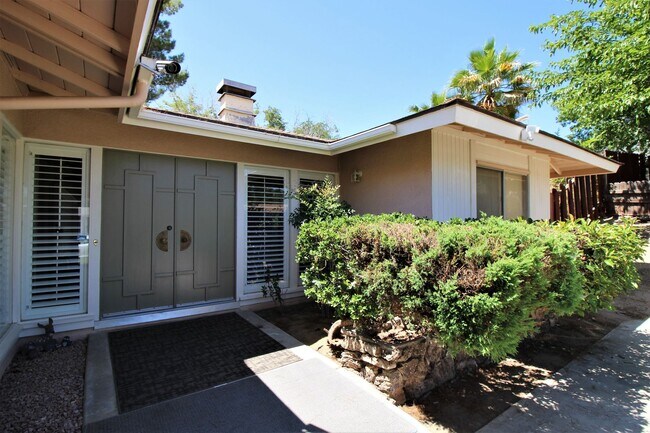 Foto del edificio - Stunning 4 Bedroom 2 Bathroom Home