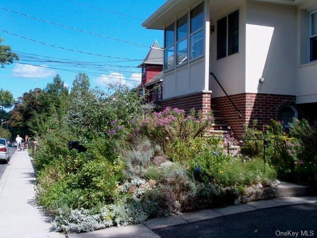 Building Photo - 307 Ferdon Ave