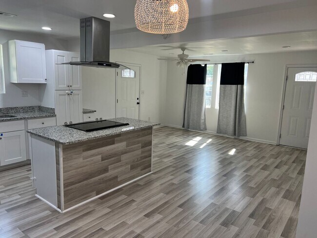 Foto del edificio - Welcome to this beautiful home located in ...