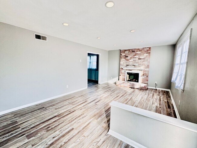 Foto del edificio - Spacious 4-bedroom, 2.5-bath home in Virginia Beach