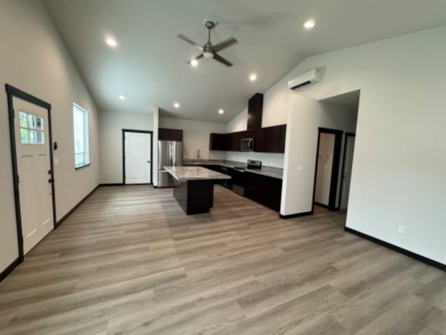 Building Photo - 497 W Ocean View Dr