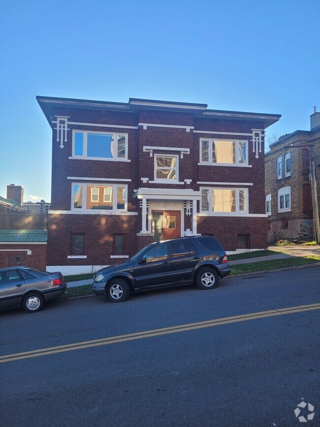 Building Photo - 215-215 N 2nd Ave E