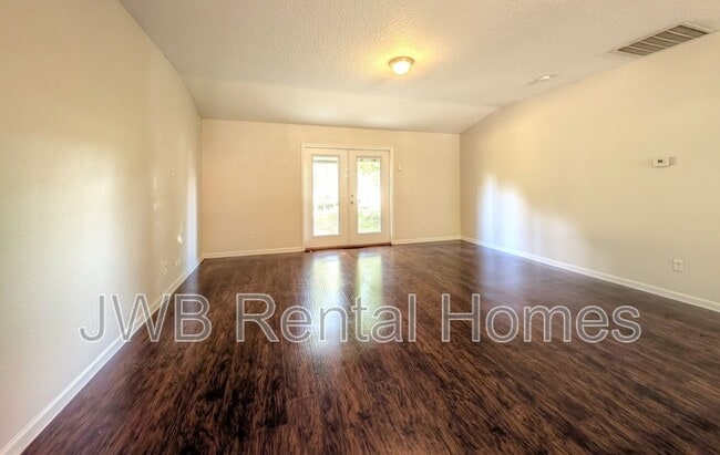 Foto del edificio - 925 Killarney Ave