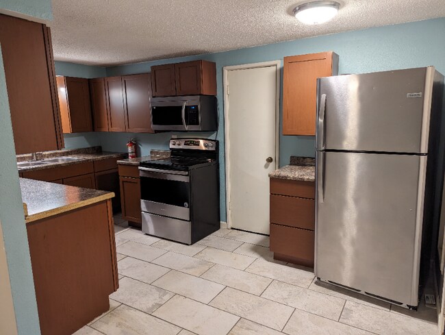 Foto del edificio - 635 W 25th St