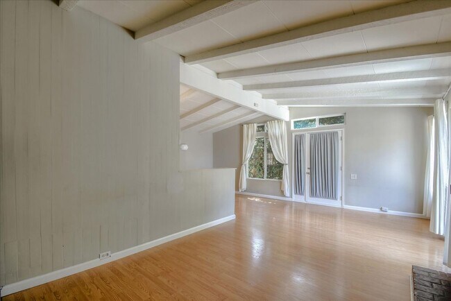 Building Photo - Great Home Great Location Great Schools
