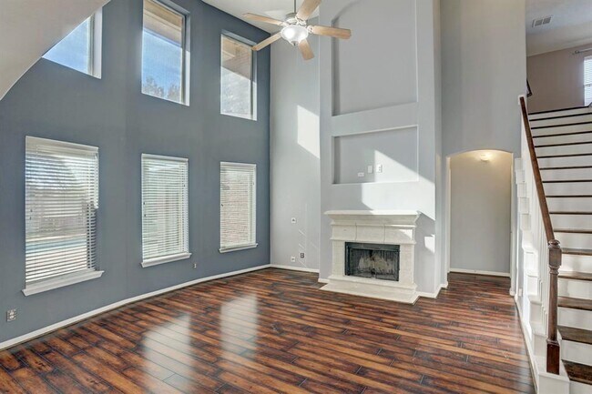 Building Photo - 18527 W Laura Shore Dr