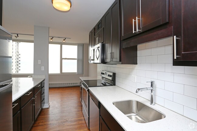 2HAB, 1BA - Cocina - Sheridan Tower - 5650 N Sheridan Rd