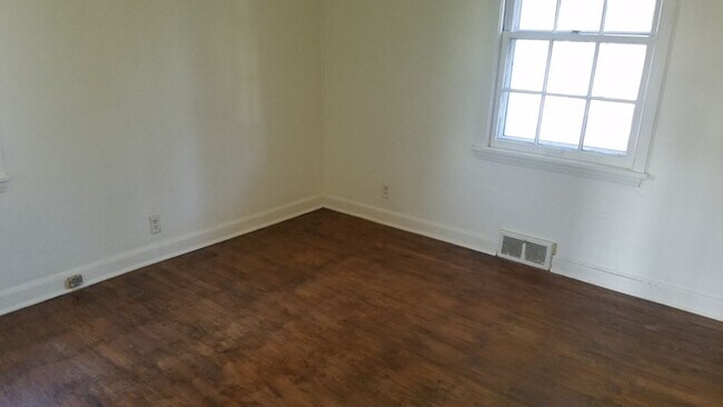 Foto del edificio - 4920 N Port Washington Rd