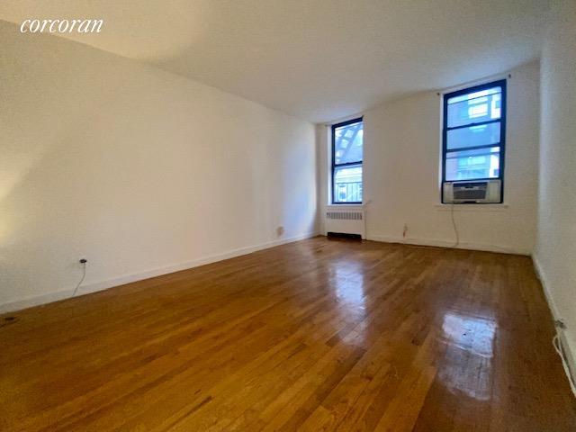 Foto principal - 304 E 38th St
