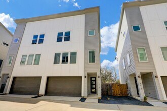 Building Photo - 4813 Martin Oaks Ln