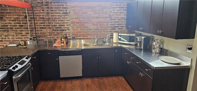 Building Photo - Nice Apartment Centrally Located in Fayetteville