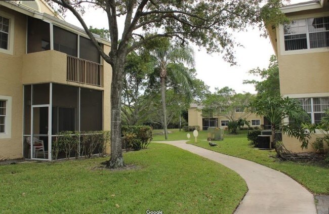 Building Photo - 700 Cypress Club Way