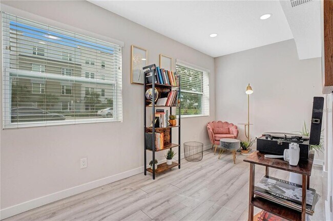 Foto del edificio - 1891 Oglesby Ave