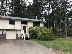Building Photo - 1585 NW Palmer Ln