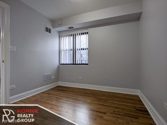 Foto del edificio - 7616 S Marshfield Ave