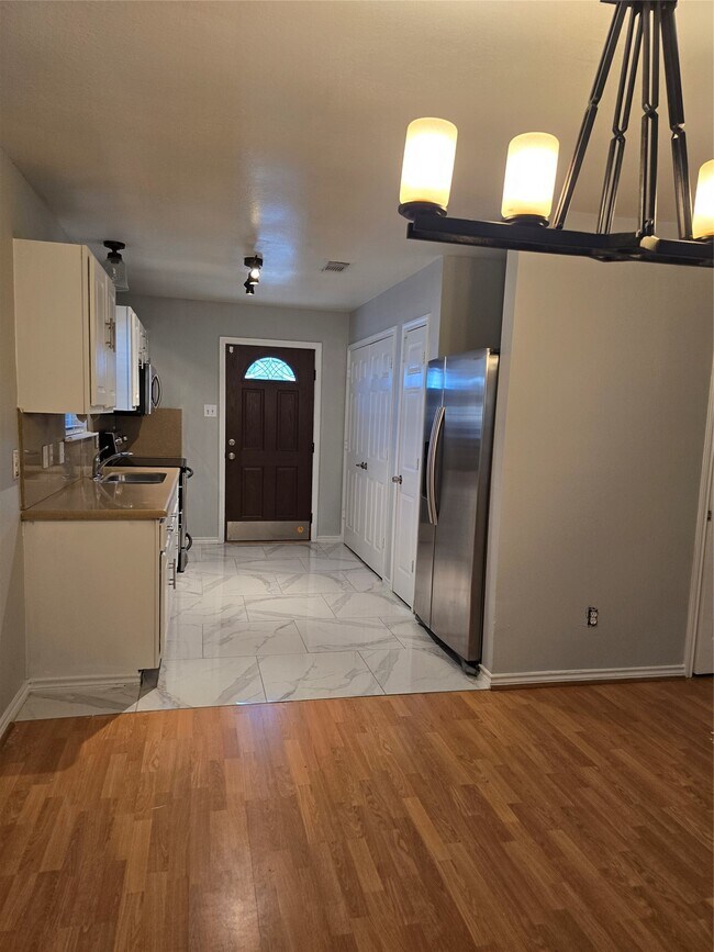 Foto del edificio - 3459 Angel Ln