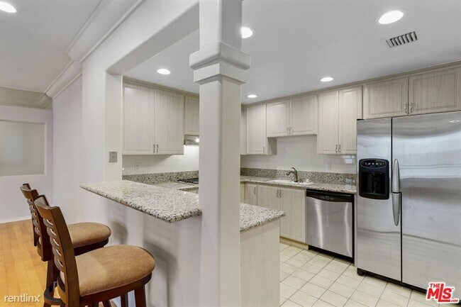 Foto del edificio - 3 br, 3 bath Condo - 11737 Goshen Ave Apt 201