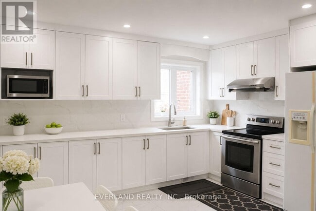 Building Photo - 3 Hartleywood Dr