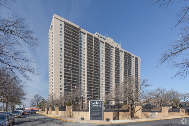 Building Photo - Skyline Towers