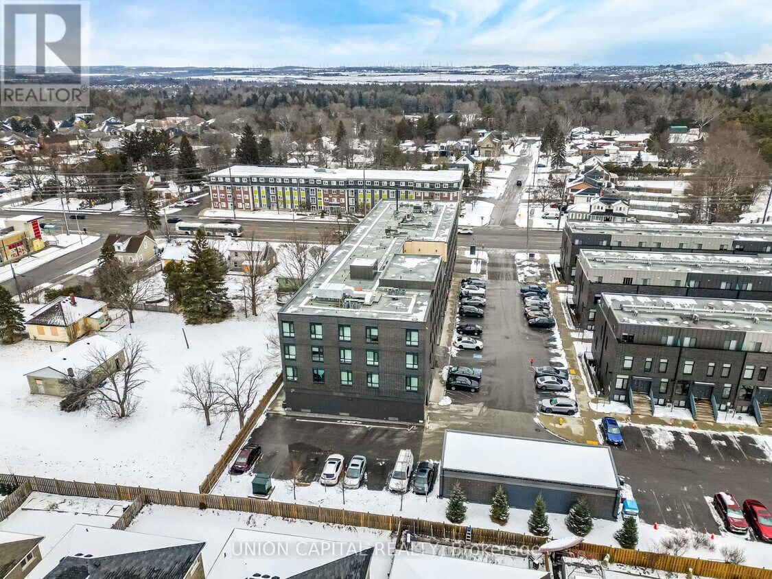 Photo principale - 1800-1800 Simcoe St N