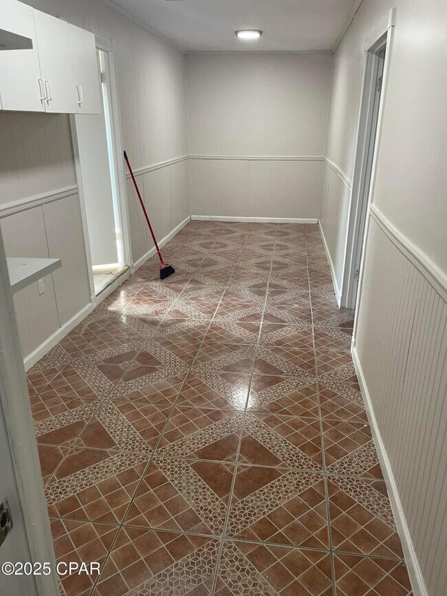 Building Photo - 102 Hershel Ct