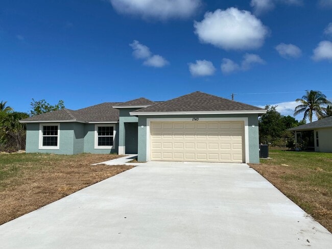 3/2 with Garage - 3/2 with Garage House