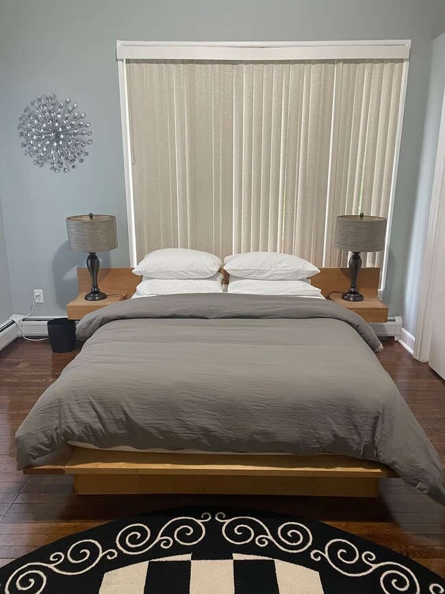 Bed - 404 W Clinton St