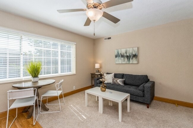 Photo - 313 Grandview Ct Apartment