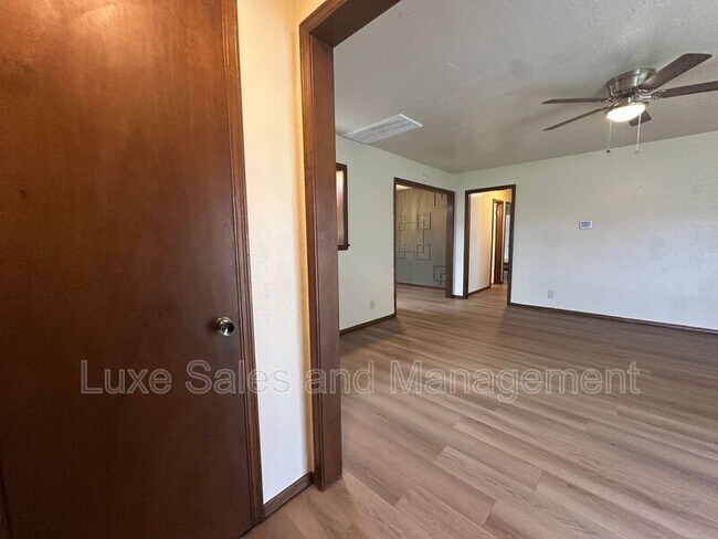 Foto del edificio - 8310 NW 8th St