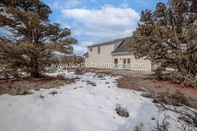 Building Photo - Beautiful Apartment on 5 acres in Redmond ...