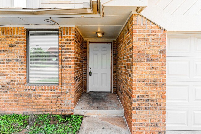 Foto del edificio - 3 Bed 2 Bath in OKC!