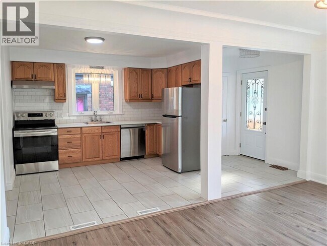 Building Photo - 23 Fairview Ave