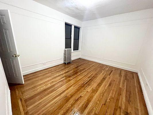 Foto del edificio - 3 bedroom in BRONX NY 10467