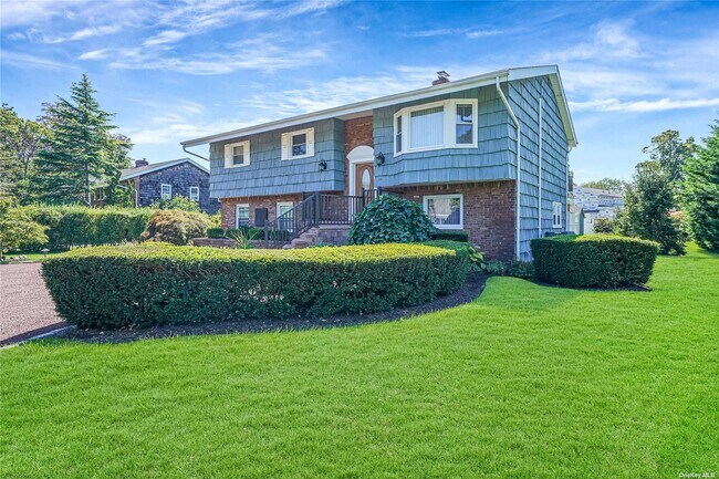 Building Photo - 300 Oak Neck Ln