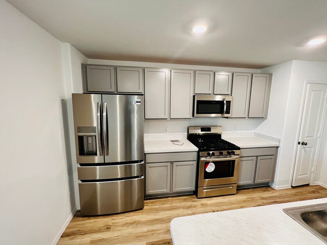 24242 High Country Dr, Hockley, TX 77447