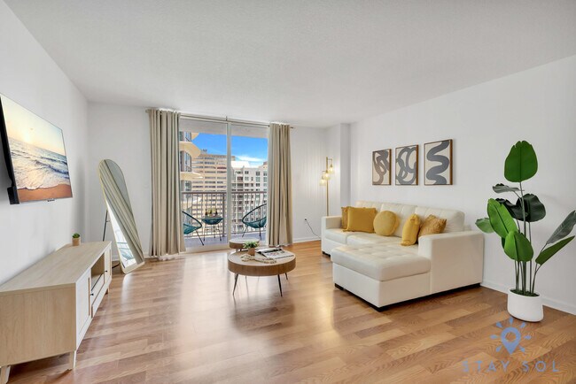 Building Photo - 1200 Brickell Bay Dr