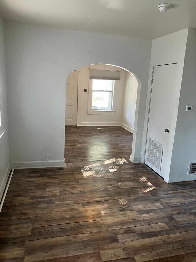 Foto del edificio - 2215 E 12th St