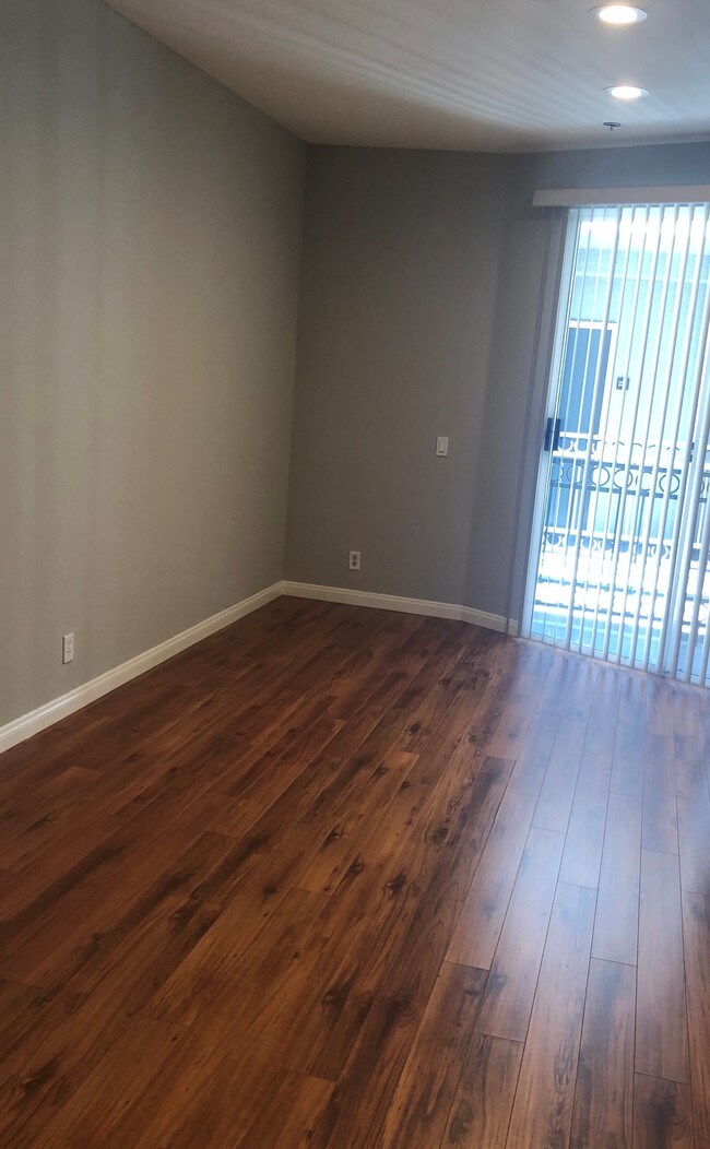 Building Photo - 649 S Ridgeley Dr