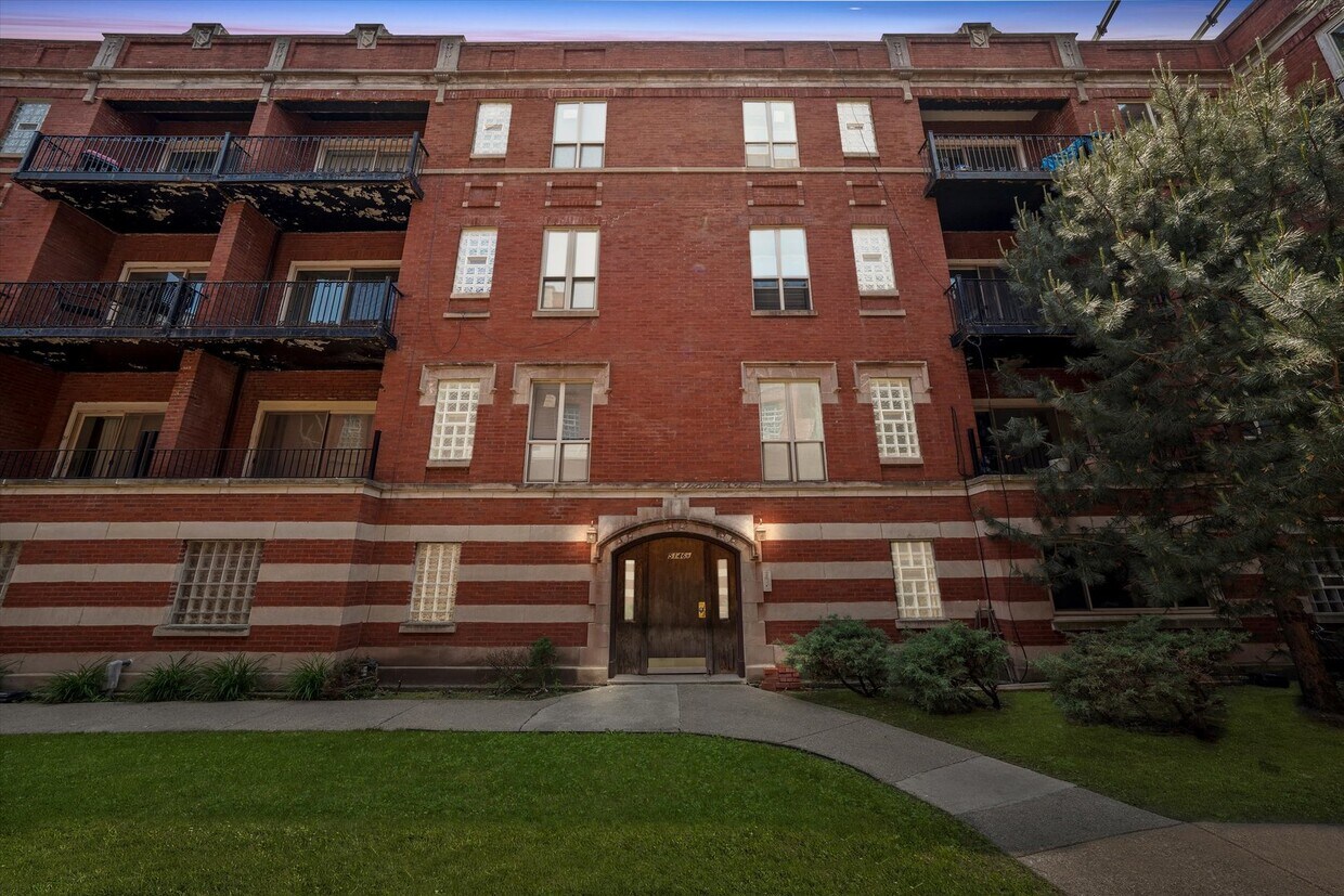 5146 1/2 S King Dr Unit 2E, Chicago, IL 60615 Condo for Rent in