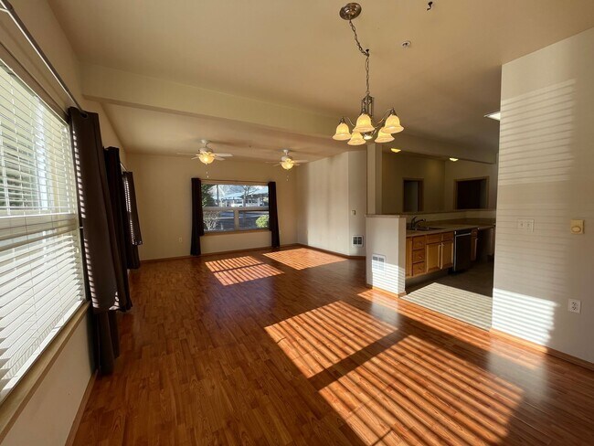 Foto del edificio - Bright 3 Bedroom Condo at the Darby Estates