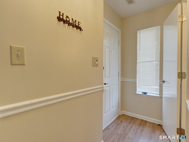 Foto del edificio - 155 Redstone Hl Rd