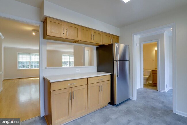 Building Photo - 2332 McGregor Ct