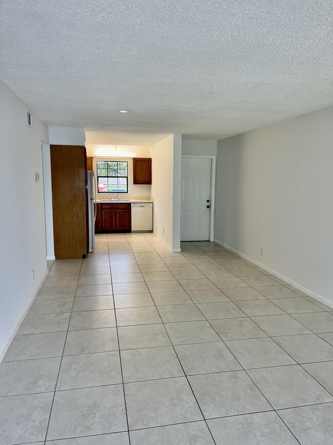 Building Photo - 2650 Greenwood Terrace