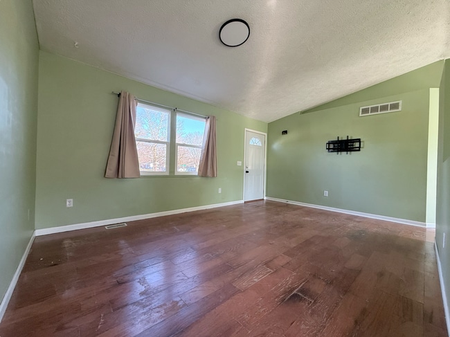 Building Photo - 5840 Monticello Dr