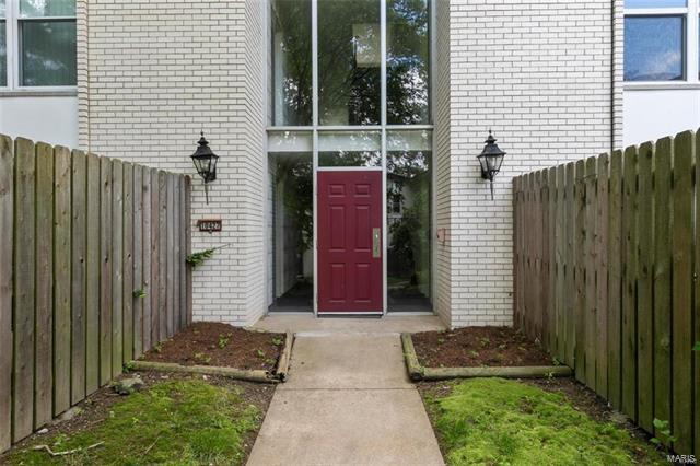 Primary Photo - 10427 Briarbend Dr